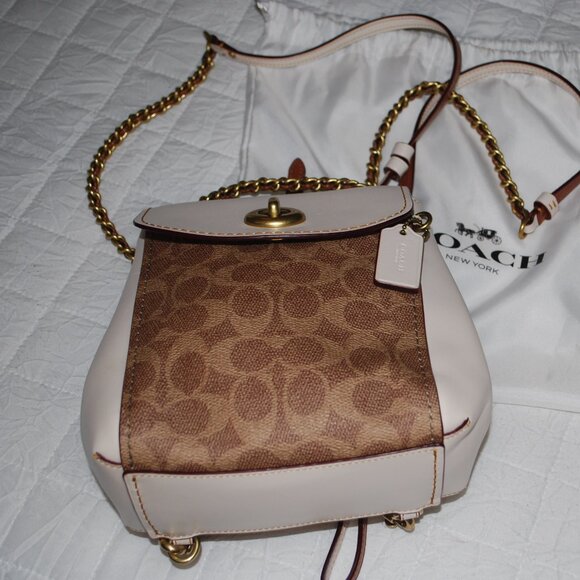 🎒 Coach Parker Convertible Backpack in Signature Canvas! 🎒 - Picture 2 of 12